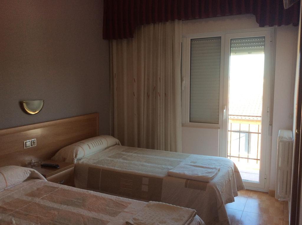 Hostal Juli San Justo de la Vega 외부 사진